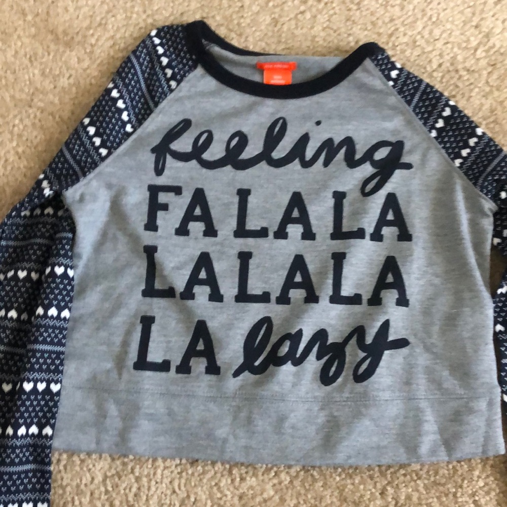 This sweatshirt that hasn’t been worn with no tag